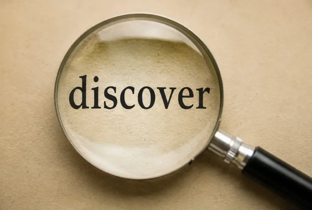 Magnifying glass focusing on the word discover, illustrating the initial keyword discovery process for a digital marketing agency in Australia.